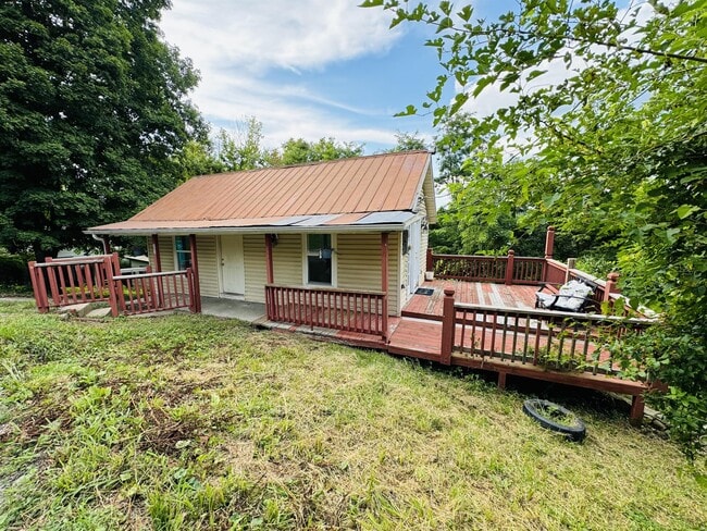 Photo - 203 Esther St