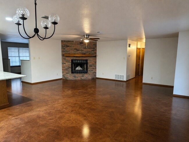 Photo - 2525 N Spruce Ave
