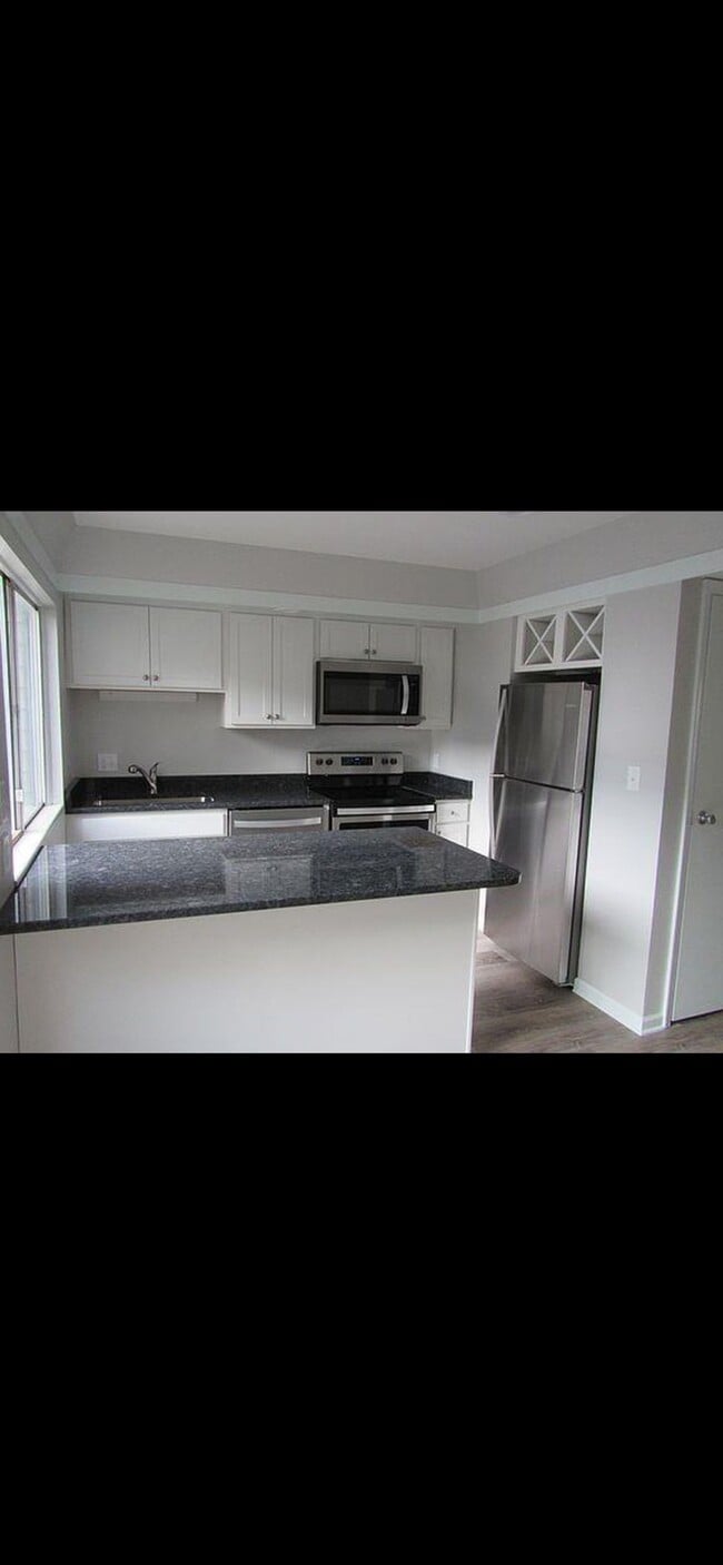 Building Photo - 908 Chatham Ln Unit D