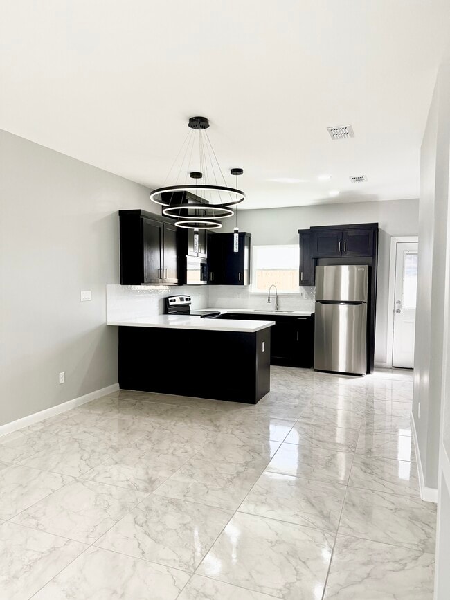 Building Photo - 2108 E Viviana St Unit 2