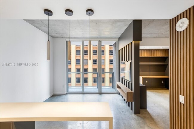 Photo - 151 SE 1st St Unidad 905