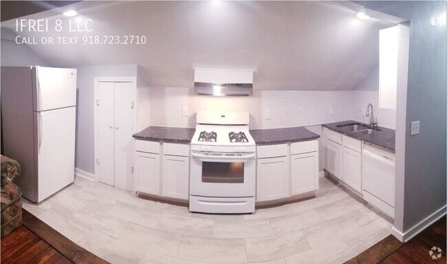 Building Photo - 105 N Xanthus Ave Rental
