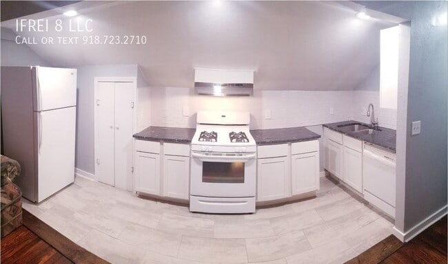 Building Photo - 105 N Xanthus Ave Rental