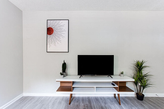 The Cobb Apartments-Townhomes