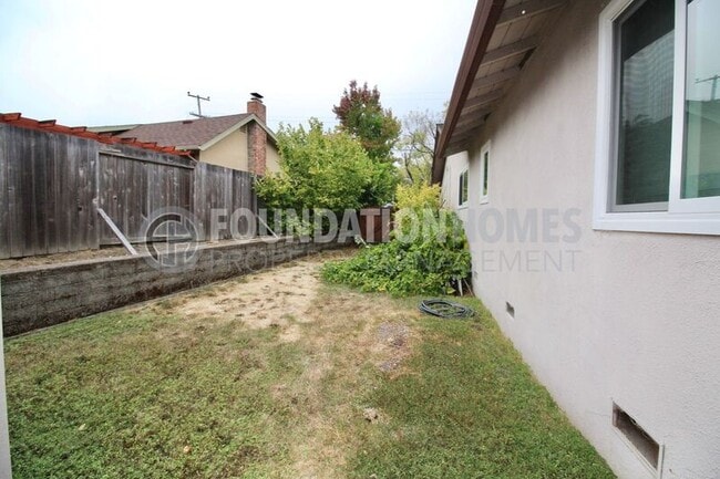 Photo - 599 Tamarack Dr