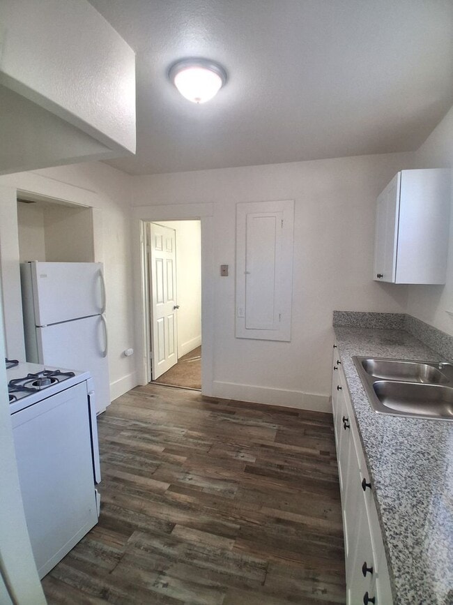 Photo - 956-958 N. Farris Ave Unit 956