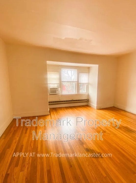 Photo - 517 W James St Unit 3