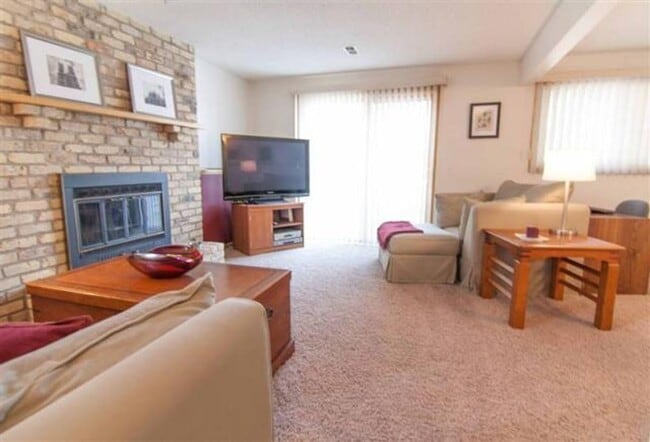 Photo - Checkout This 2bed 2bath Townhome in Bloomington!