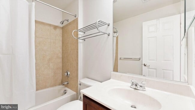 Photo - 23100 Dunlop Heights Terrace