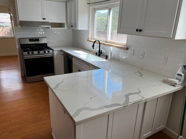 Photo - 94 Oakleaf Ave