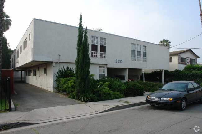 Building Photo - Spazier, 220 W