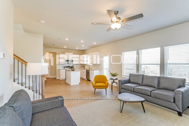 Photo - 900 Juniper Ln