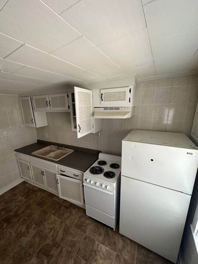 Coldwater Road - Coldwater Road Apartment Unit 904 Coldwater Road #8