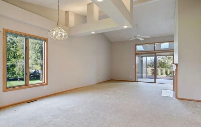 Photo - 520 Deer Ridge Ln S
