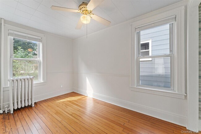 Photo - 355 Bronxville Rd