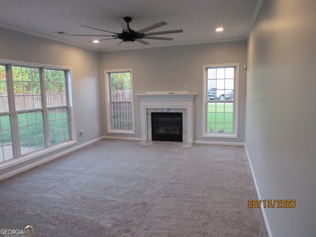 Photo - 305 Sunderland Cir