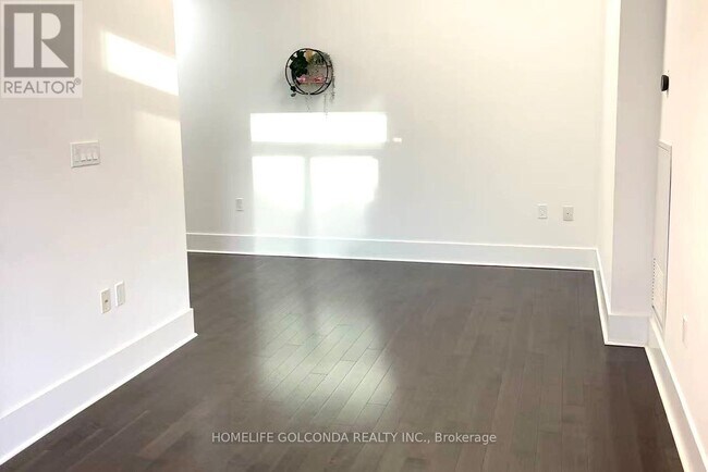 Photo - 29 Queens Quay E Unit 624