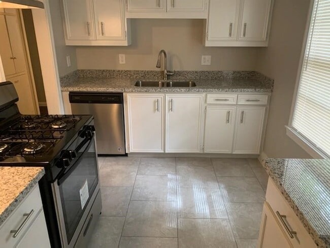 Photo - 1003 Largo St