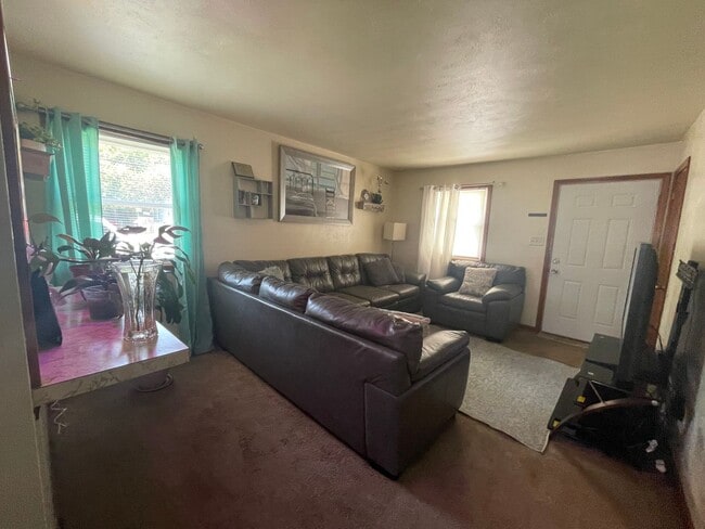 Photo - 2 BED / 1 BATH DUPLEX