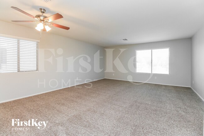 Photo - 617 E Payton Cir