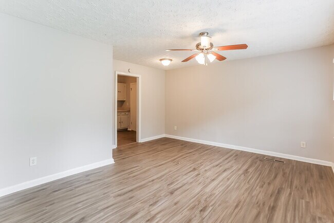 Photo - 2517 Old Colony Rd