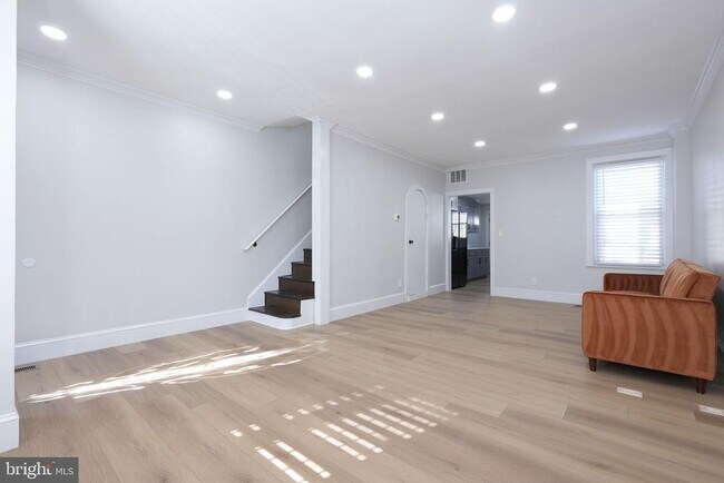 Photo - 613 Harvard St NW