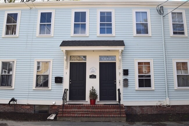 Building Photo - 2 Griffin Pl Unit 3
