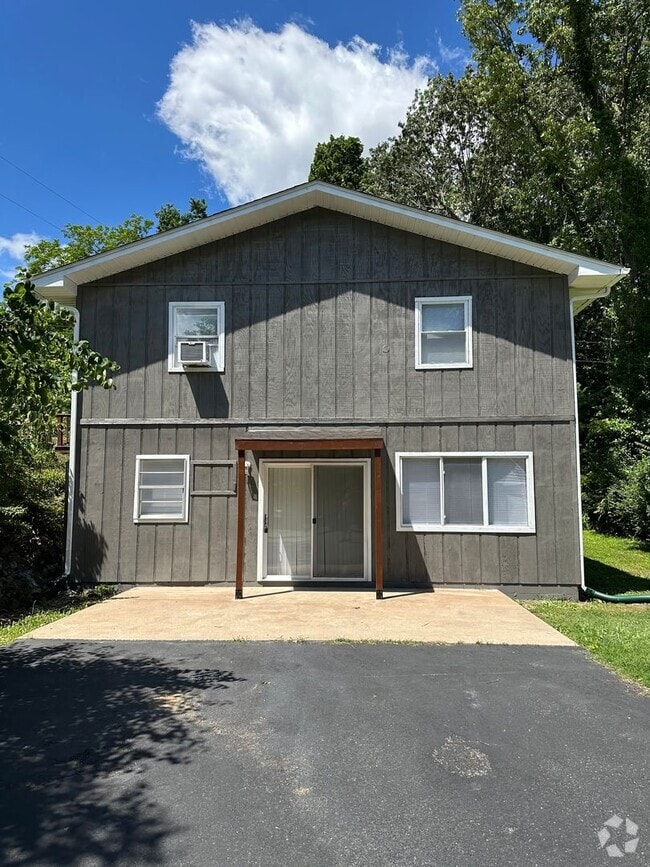 Building Photo - 628/630 Jennings Road Unit 630 Jennings Road Rental