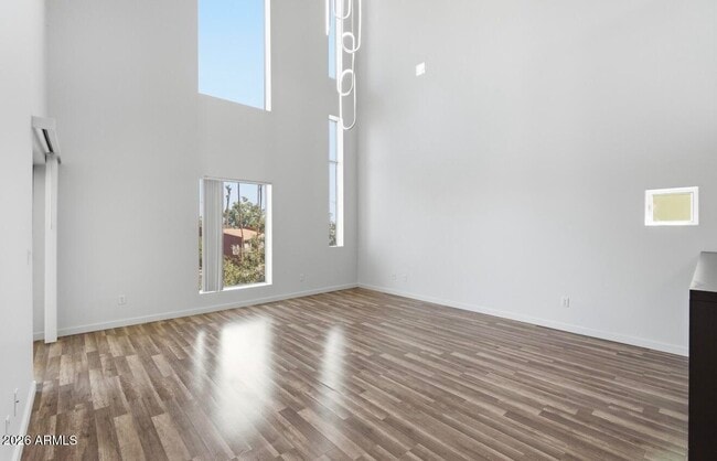 Photo - 1111 W University Dr