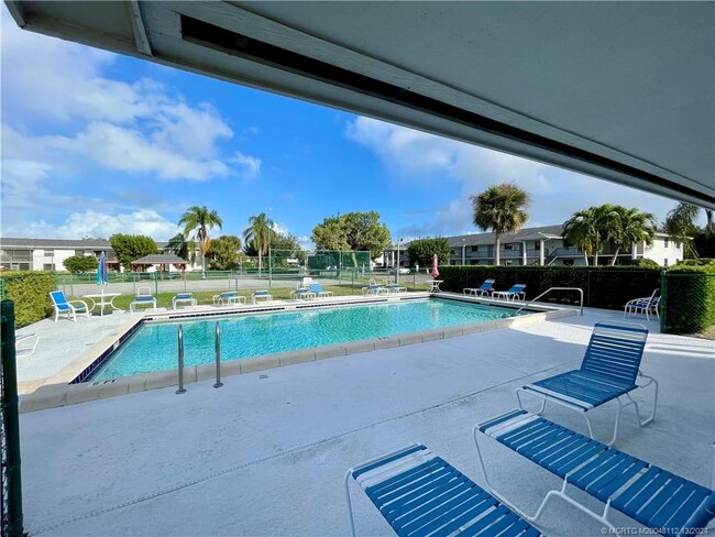 Photo - 1210 SE Parkview Pl Condo Unit E3