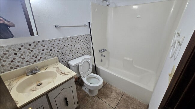 Photo - 1911 E D St