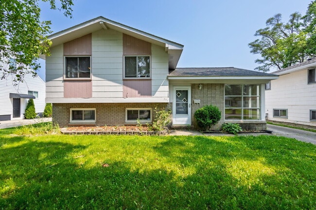 Photo - 771 4th Ave House