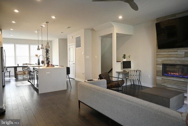 Photo - 2527 Emerald Branch Dr