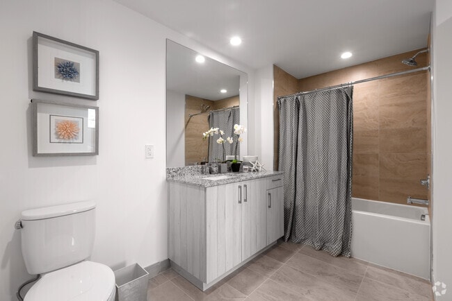 1BR, 1BA - 632SF - Bathroom