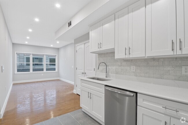 Building Photo - 311-315-315 West Side Ave Unit 101 Rental