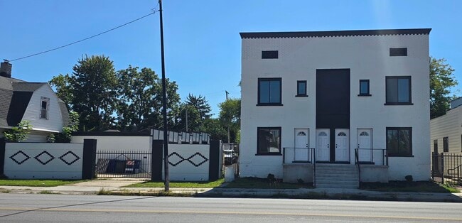 Photo - 531 Broadway St