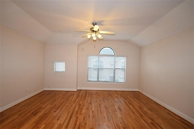 5941 S Loop E Unit 604