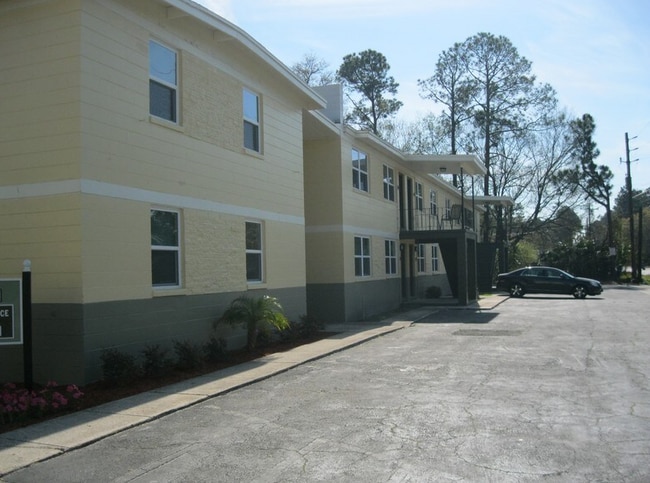 Building Photo - 3810 Almeda St Unit B