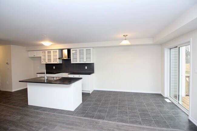 Photo - 190 Esther Cres