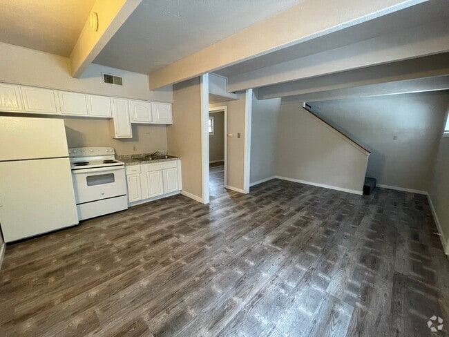 Building Photo - 627 W 13th St Rental