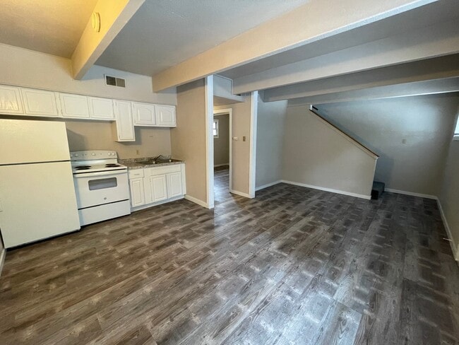 Photo - 627 W 13th St Casa