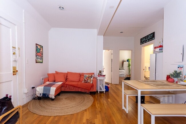 Building Photo - Amazing 4 bed in Allston available 9/1