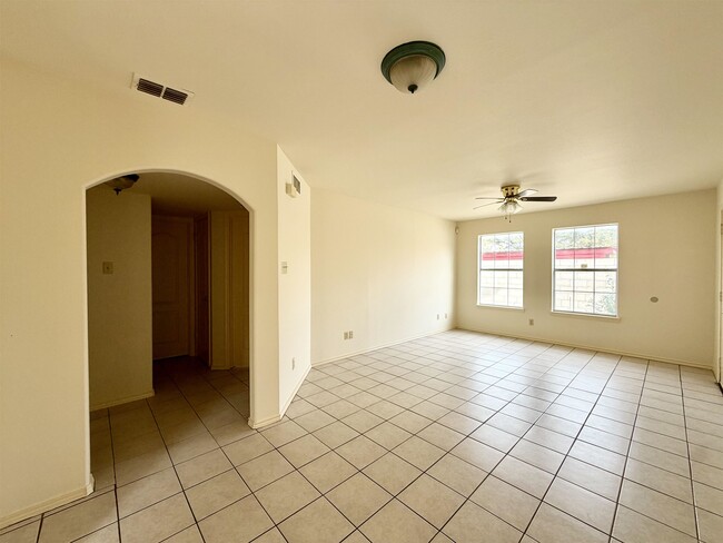 Photo - 206 E Canal St Unit 1