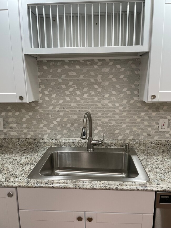 Deep sink - 214 Eagle Ave