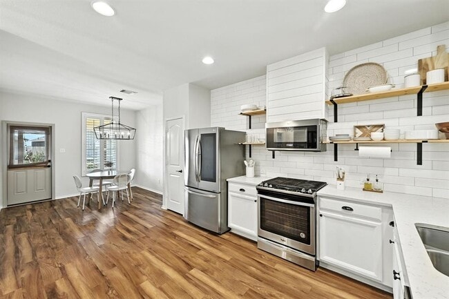 Photo - 126 Silktassel Way