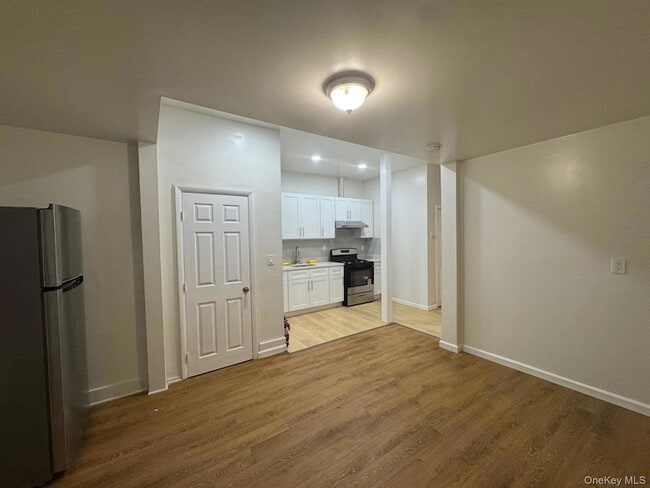 Building Photo - 13 Center St Unit 2 Rental
