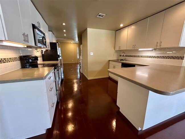 Building Photo - 2408 Leon St Unit 113