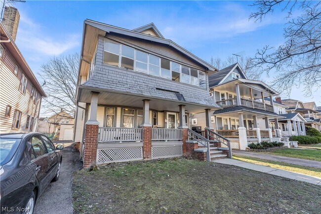 Photo - 915 Helmsdale Rd Unit 3