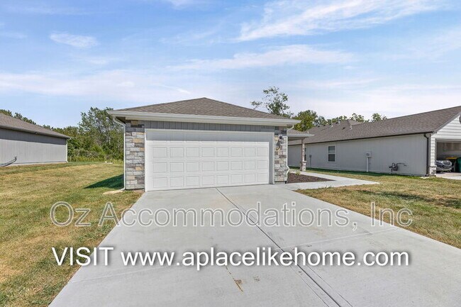 19427 Lincoln St