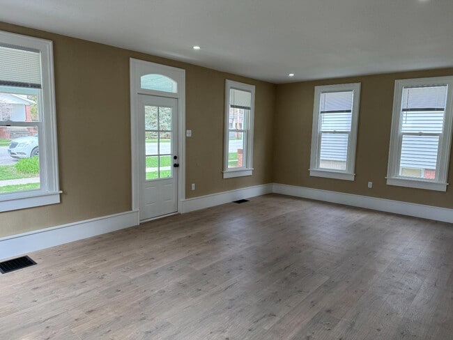 Photo - 230 W Main St